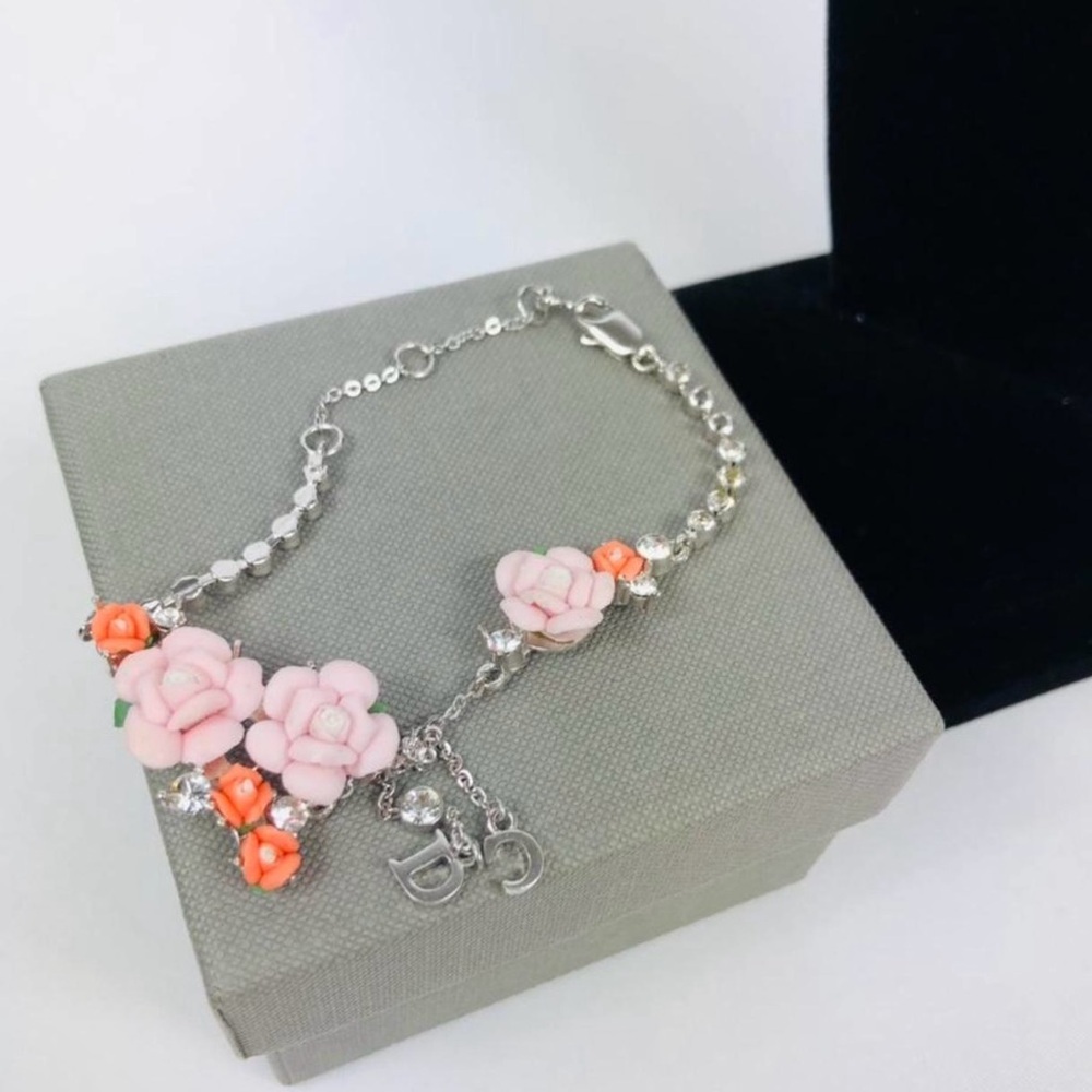🔥EUC Christian Dior floral bracelet approximately 8” no￼stones missing +box🔥